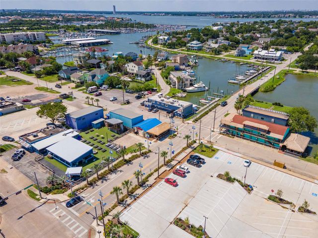 209 Queen Road, Clear Lake Shores, TX 77565