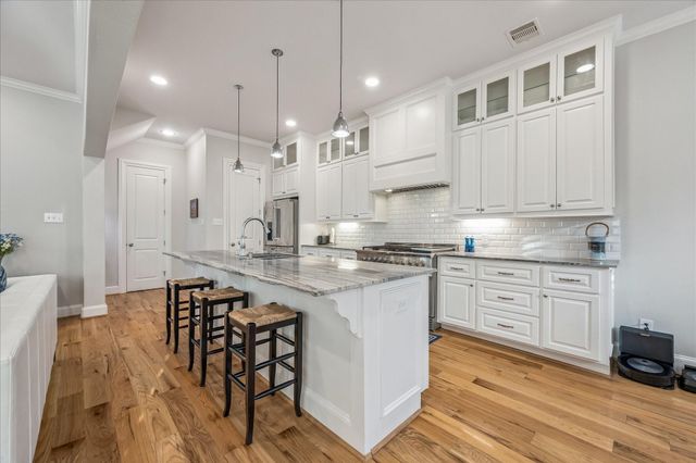 209 Queen Road, Clear Lake Shores, TX 77565