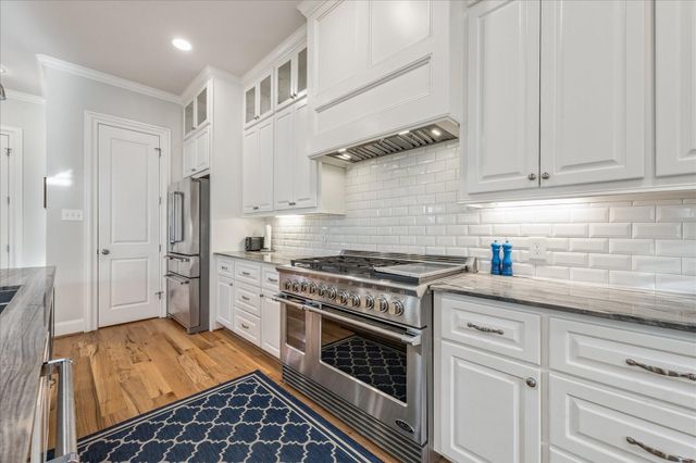 209 Queen Road, Clear Lake Shores, TX 77565