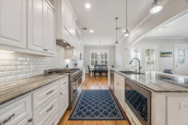 209 Queen Road, Clear Lake Shores, TX 77565
