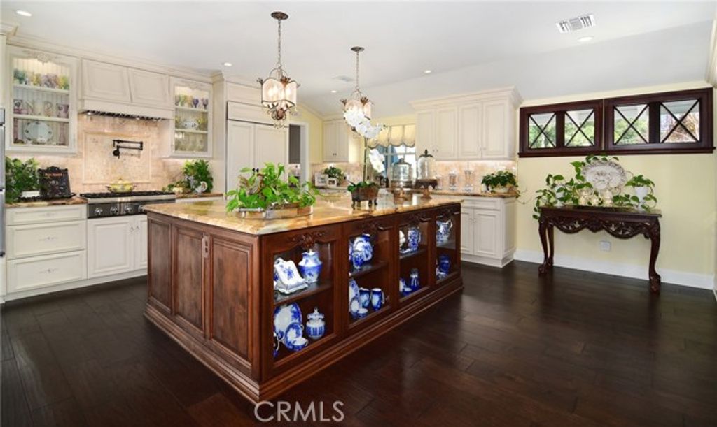 5151 Quakertown Avenue, Woodland Hills (los Angeles), CA 91364