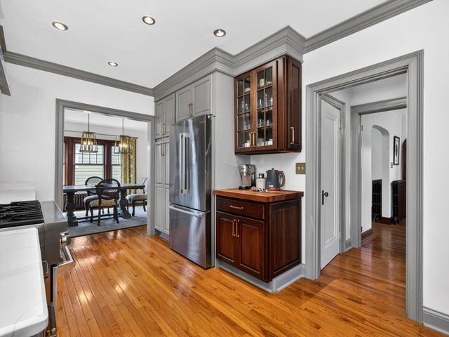 140 S Cassingham Road, Columbus, OH 43209