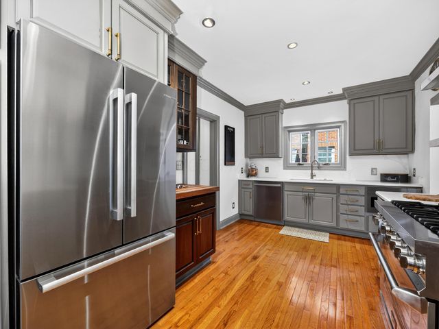 140 S Cassingham Road, Columbus, OH 43209