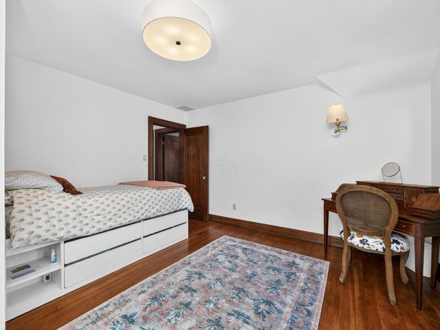 140 S Cassingham Road, Columbus, OH 43209