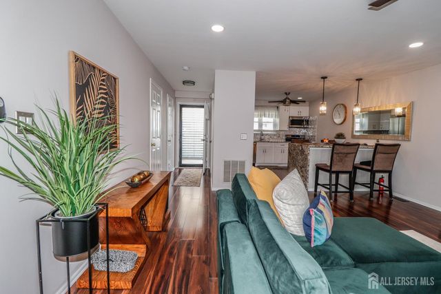 323 Ventnor Court, Piscataway, NJ 08854