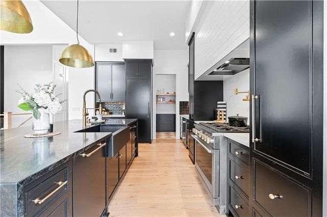 17420 Crystal Street, Overland Park, KS 66221