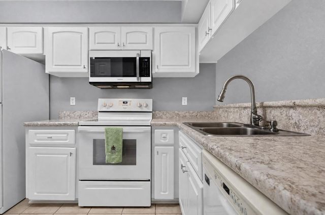 2998 BONAVENTURE CIRCLE 104, Palm Harbor, FL 34684