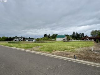 175 JULIA Ln, Roseburg, OR 97471