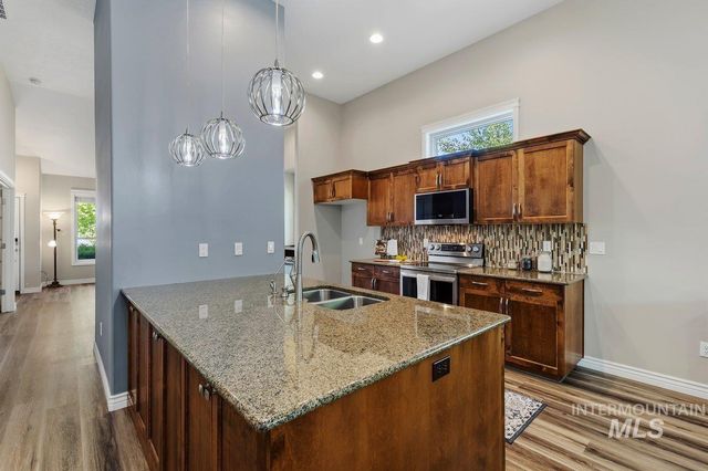 724 N Alog Ave, Eagle, ID 83616