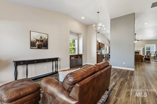 724 N Alog Ave, Eagle, ID 83616