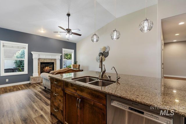 724 N Alog Ave, Eagle, ID 83616