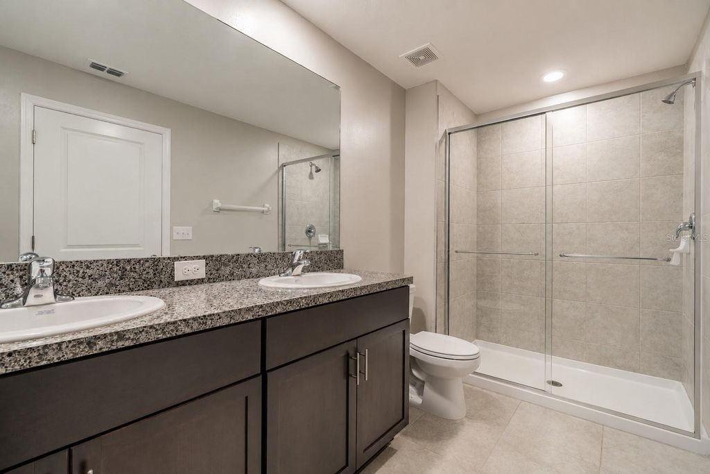 Image 11 of property listing at 7221 SWEET ALYSSUM COURT, Tampa, FL 33619