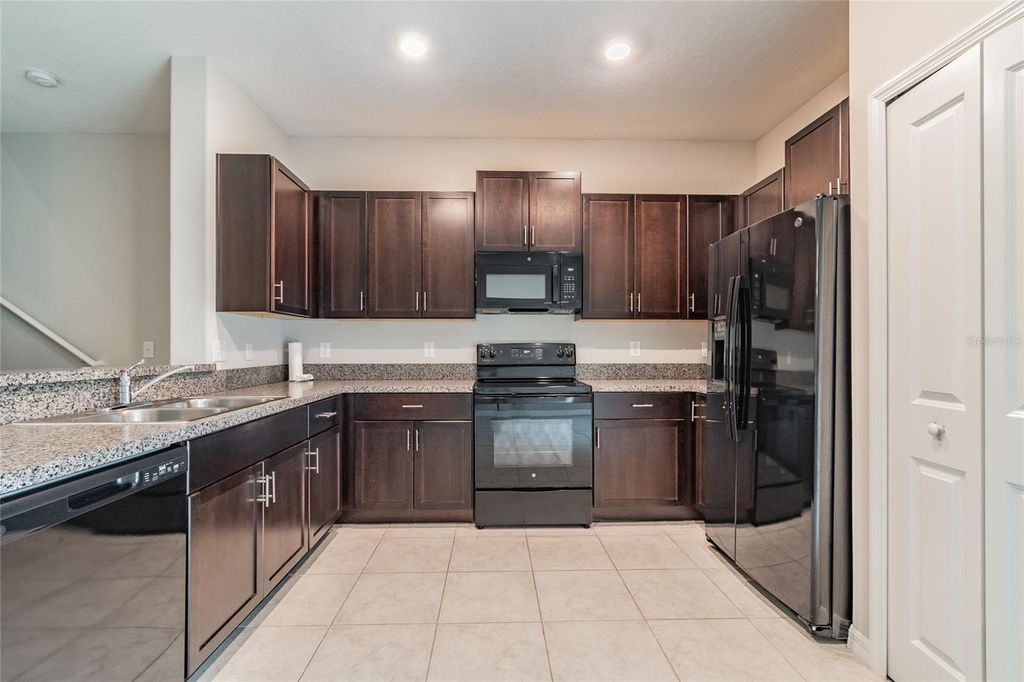 Image 4 of property listing at 7221 SWEET ALYSSUM COURT, Tampa, FL 33619