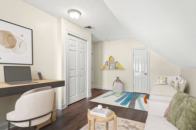 28 Robbins St 2, Waltham, MA 02453