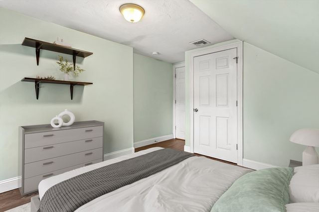 28 Robbins St 2, Waltham, MA 02453