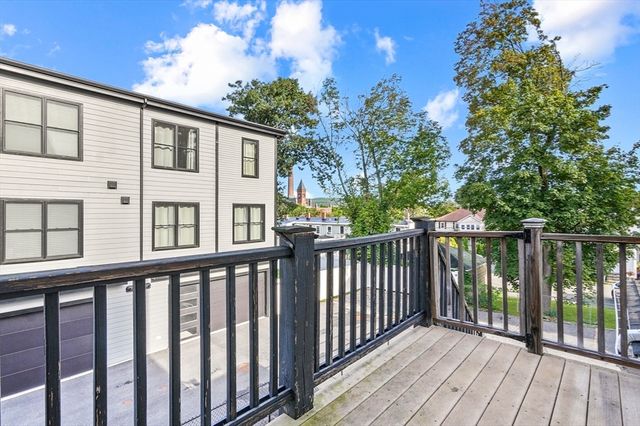 28 Robbins St 2, Waltham, MA 02453