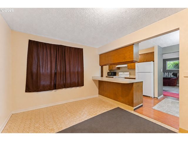 6385 MCEWAN Rd, Lake Oswego, OR 97035