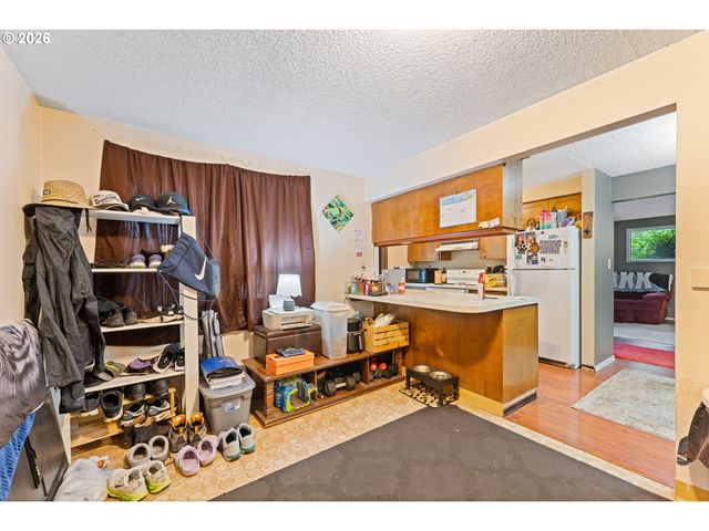 6385 MCEWAN Rd, Lake Oswego, OR 97035