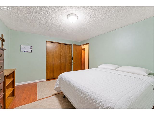 6385 MCEWAN Rd, Lake Oswego, OR 97035