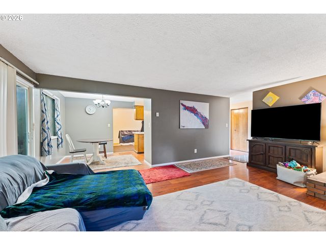 6385 MCEWAN Rd, Lake Oswego, OR 97035