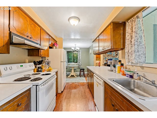 6385 MCEWAN Rd, Lake Oswego, OR 97035