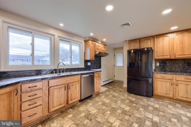 861 CAPE HORN RD, York, PA 17402