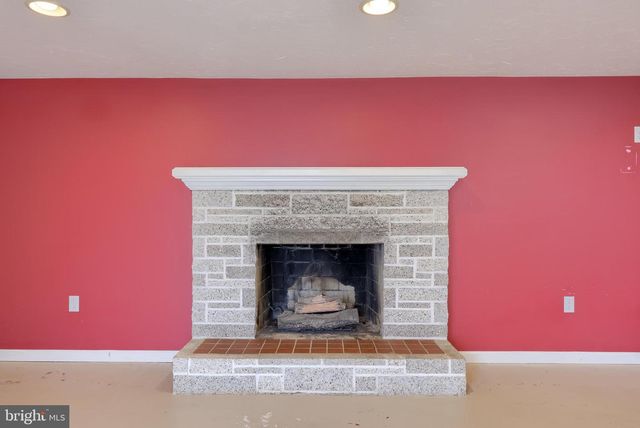 861 CAPE HORN RD, York, PA 17402