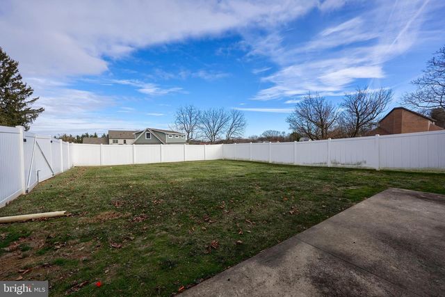 861 CAPE HORN RD, York, PA 17402