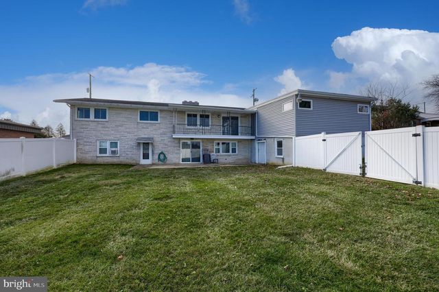 861 CAPE HORN RD, York, PA 17402