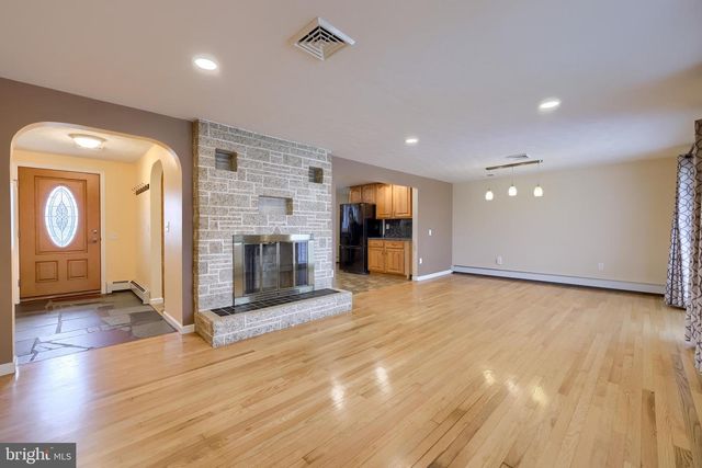 861 CAPE HORN RD, York, PA 17402