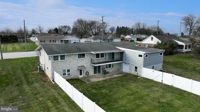 861 CAPE HORN RD, York, PA 17402