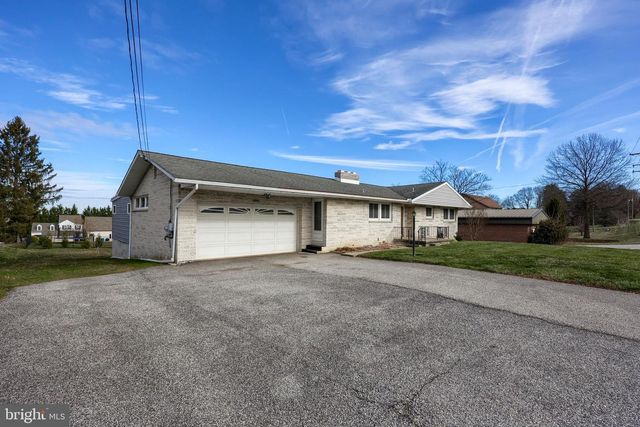 861 CAPE HORN RD, York, PA 17402