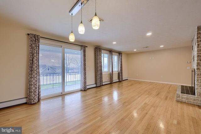 861 CAPE HORN RD, York, PA 17402