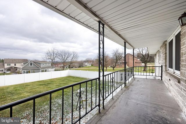 861 CAPE HORN RD, York, PA 17402