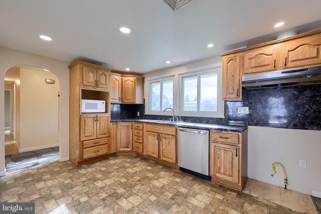 861 CAPE HORN RD, York, PA 17402