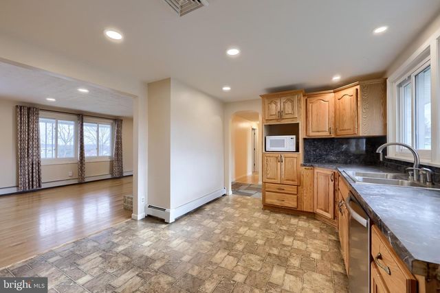 861 CAPE HORN RD, York, PA 17402