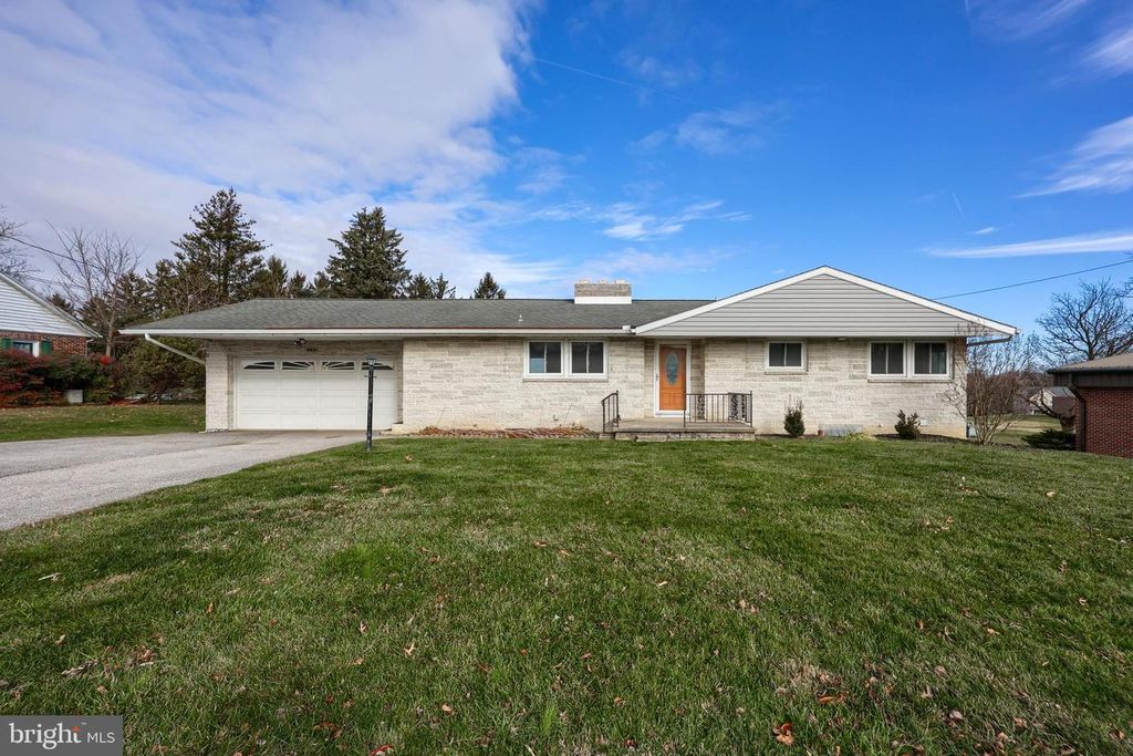 861 CAPE HORN RD, York, PA 17402