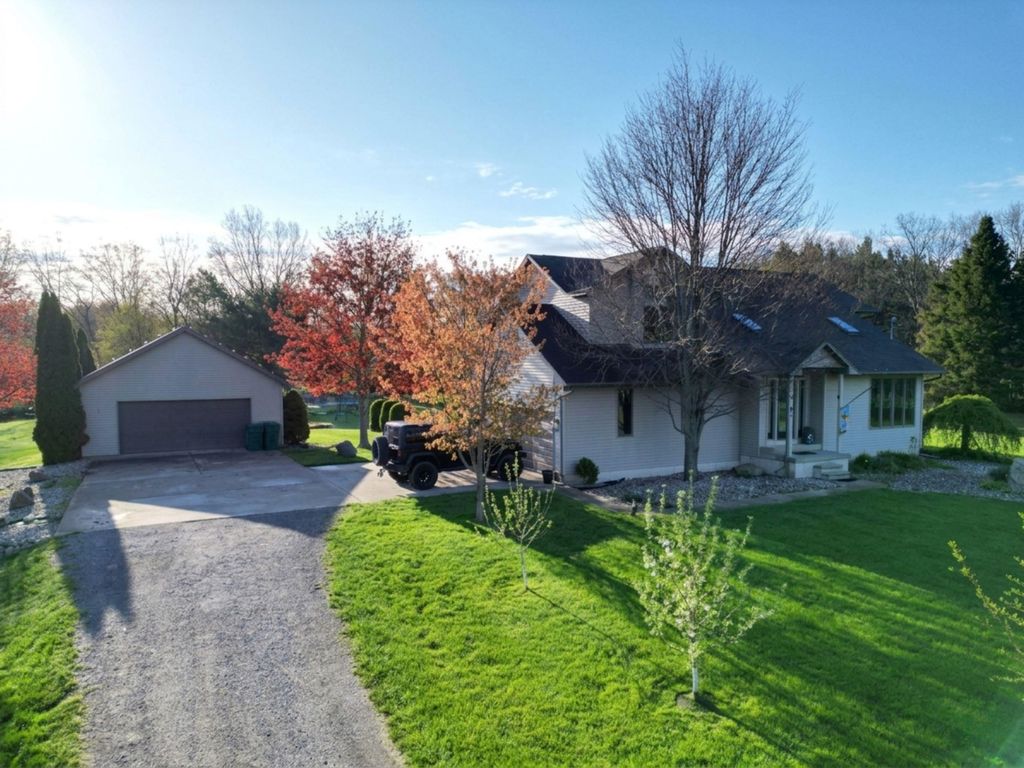 10184 N Linden Road, Vienna Twp, MI 48420