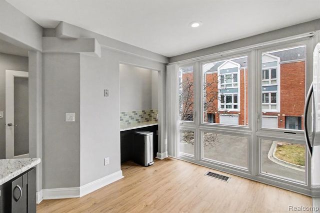 274 Main Sail Ct Court, Detroit, MI 48207