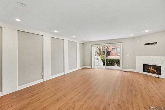 274 Main Sail Ct Court, Detroit, MI 48207