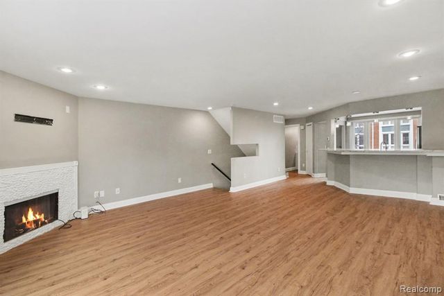 274 Main Sail Ct Court, Detroit, MI 48207