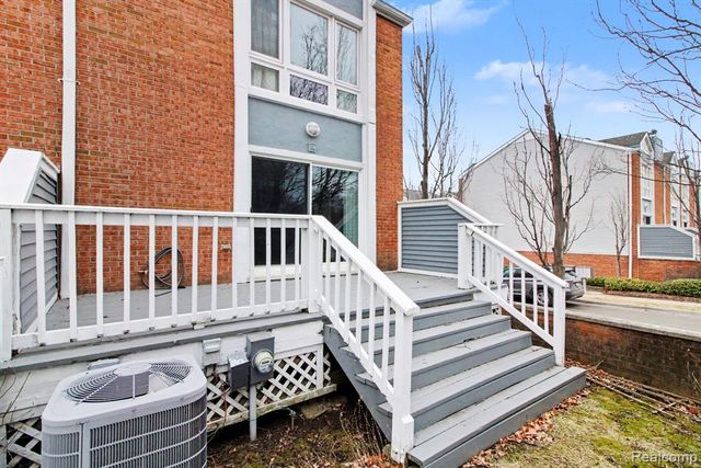 274 Main Sail Ct Court, Detroit, MI 48207