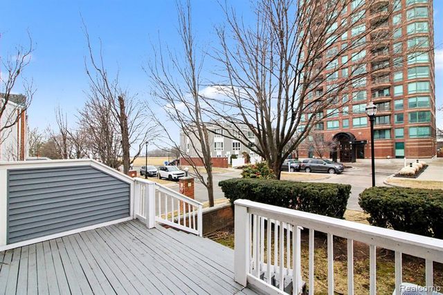 274 Main Sail Ct Court, Detroit, MI 48207