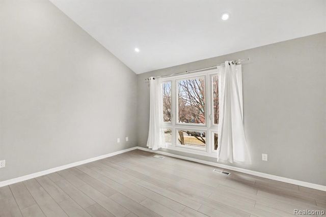 274 Main Sail Ct Court, Detroit, MI 48207