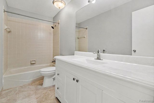 274 Main Sail Ct Court, Detroit, MI 48207