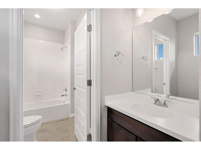 6050 Medlar Pl, Fort Collins, CO 80528