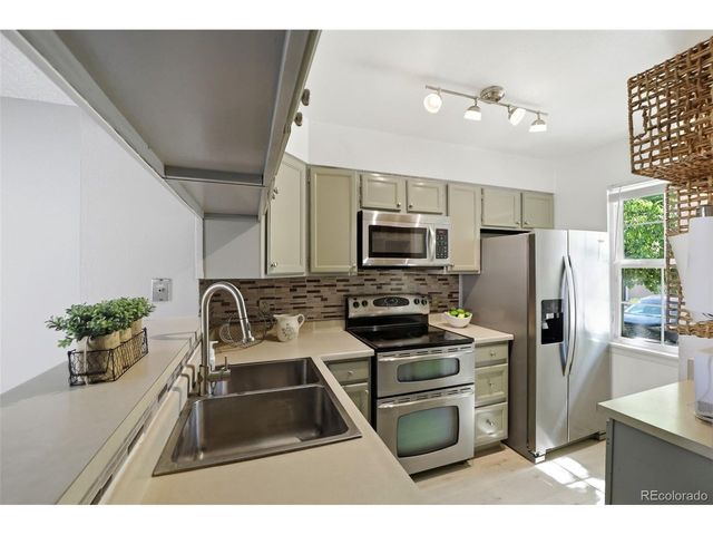 9509 W Coal Mine Ave B, Littleton, CO 80123
