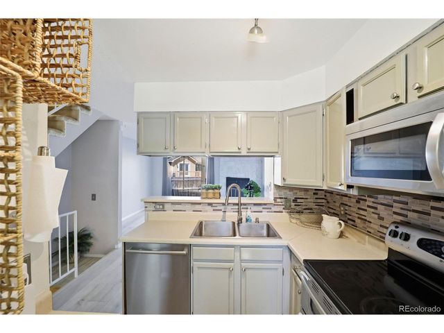 9509 W Coal Mine Ave B, Littleton, CO 80123