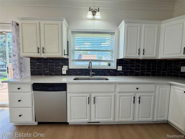 1930 Alexander Drive, Westland, MI 48186