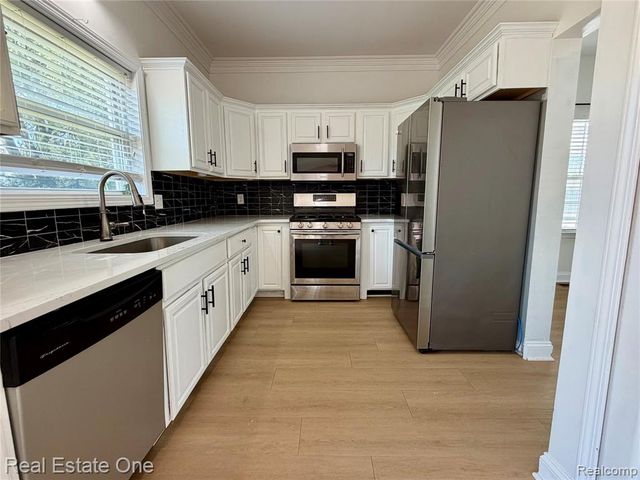 1930 Alexander Drive, Westland, MI 48186